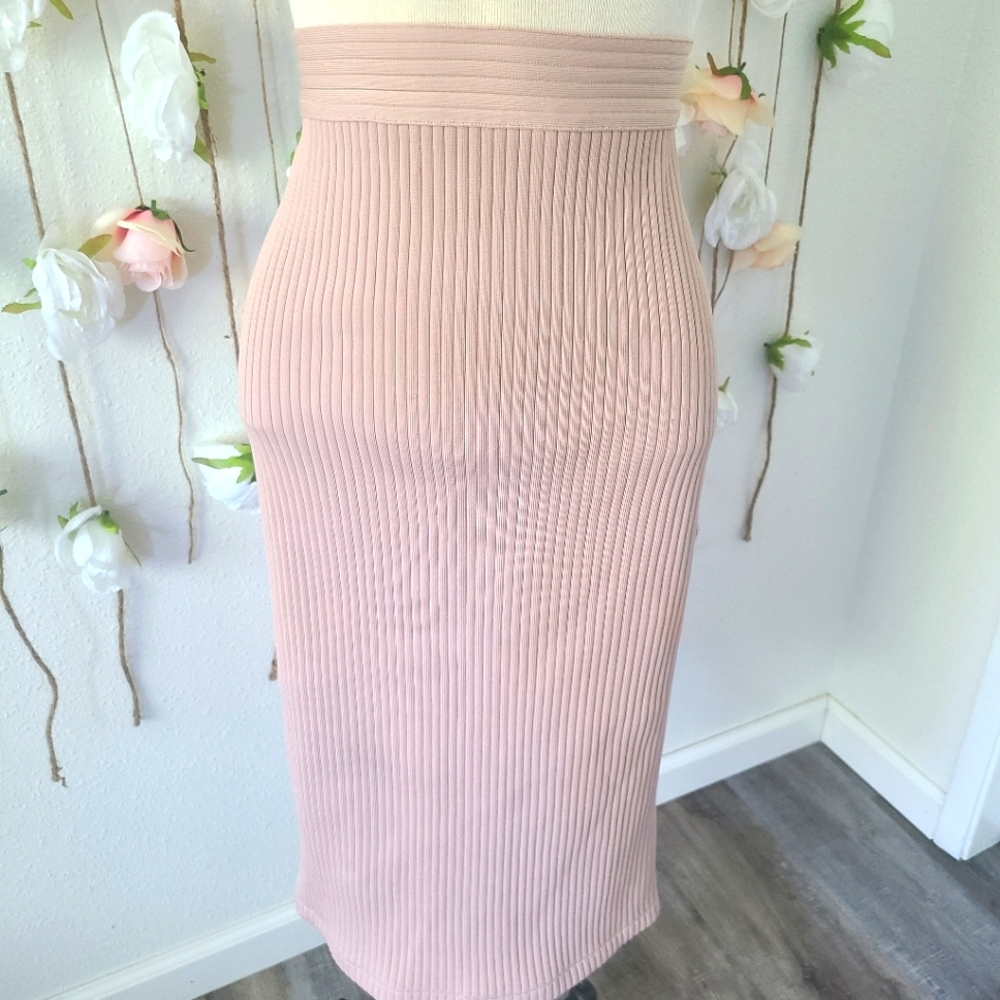 Rib-knit cream skirt
